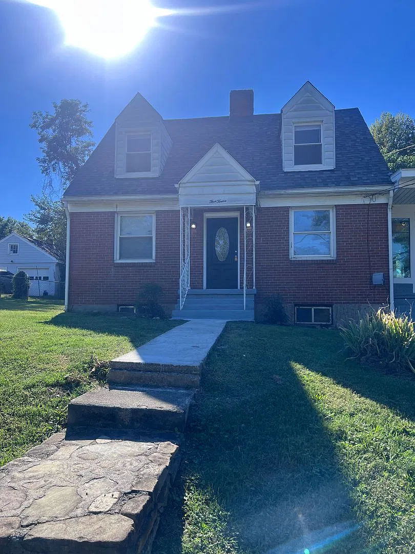 Juniper,NW,312 — Photo 1