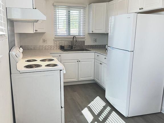 5th image of 1515 Oxford Dr