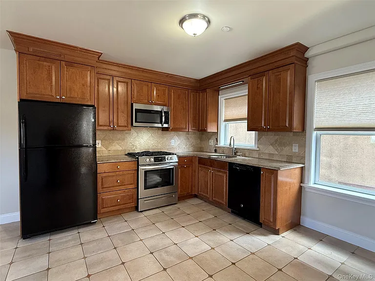 5 Brandreth St #2A — Photo 1