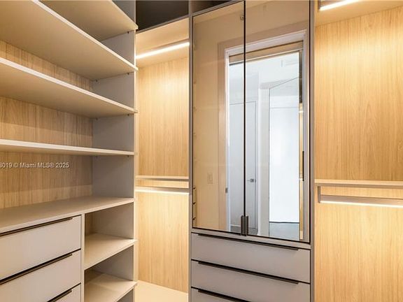 3rd image of 17550 Collins Ave