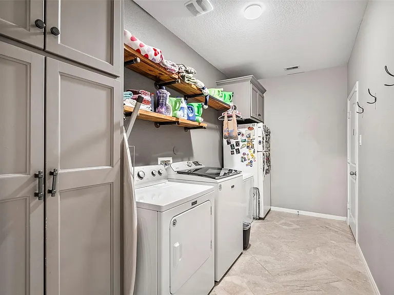 14104 N Crater Lake Ct — Photo 20
