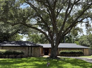 410 Riverside Dr, Alvin, TX 77511