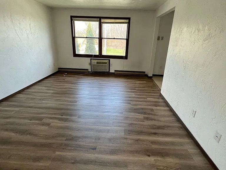 2445 Woodale Ave — Photo 10
