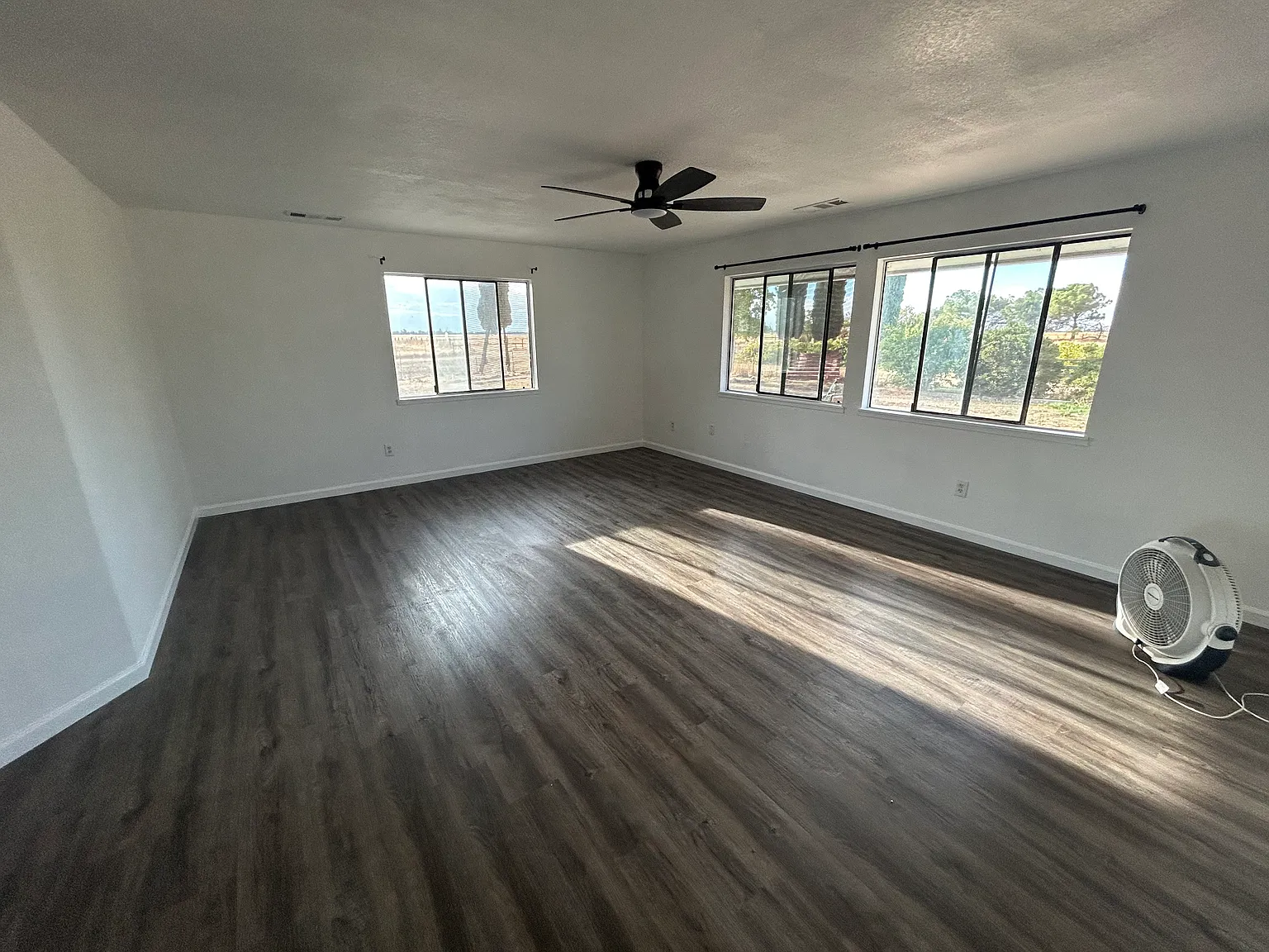 3 bed, 1300 sqft, $3,200 — Photo 3
