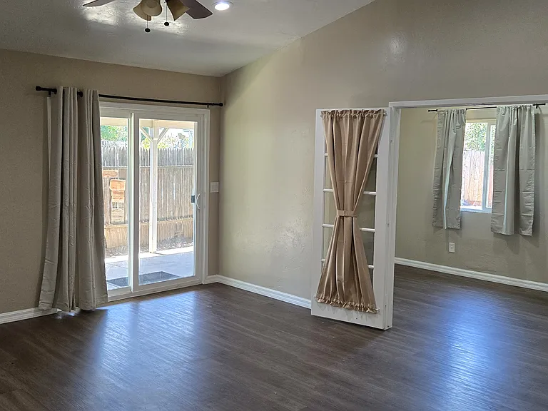 1125 S Mountain St — Photo 12