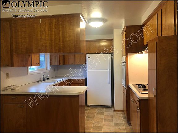 3rd image of 407 W St SE