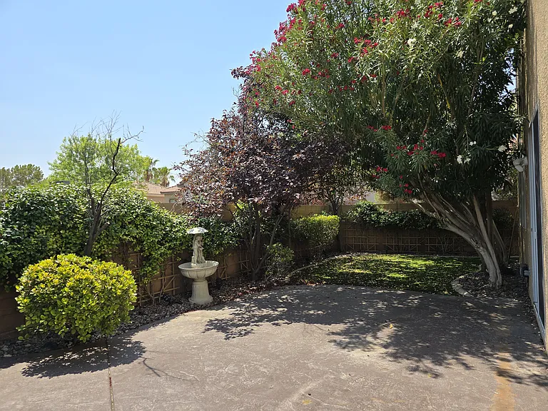 550 Artola St — Photo 6