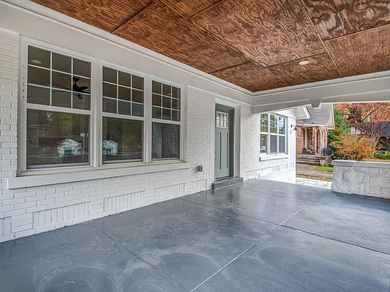 1781 Forrest Ave — Photo 3
