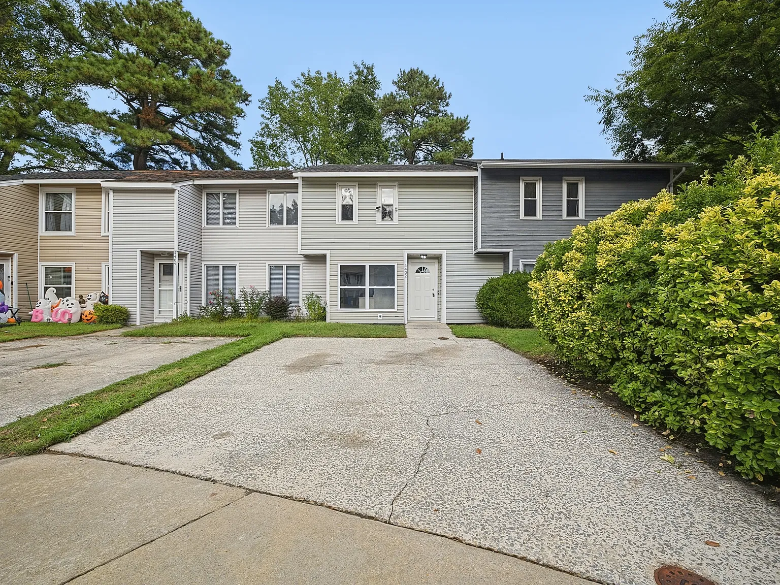 Charming Townhome In Western Branch — Photo 4