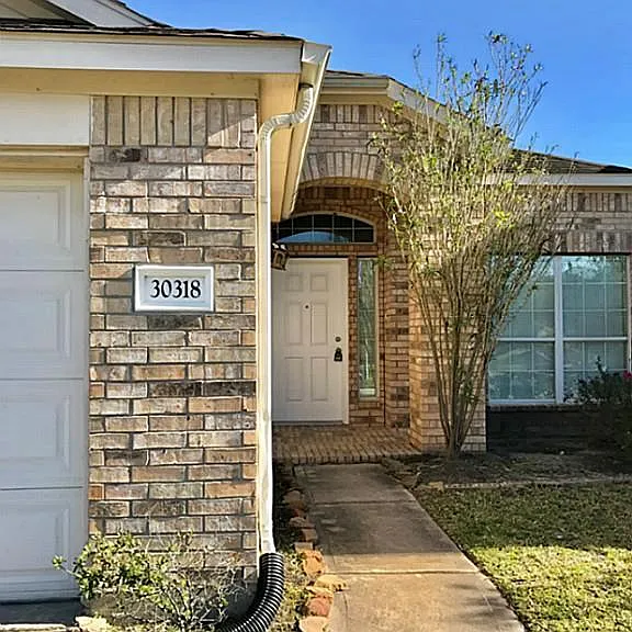 30318 Emerson Creek Dr — Photo 2
