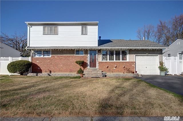 1st image of 16 Eileen Ave