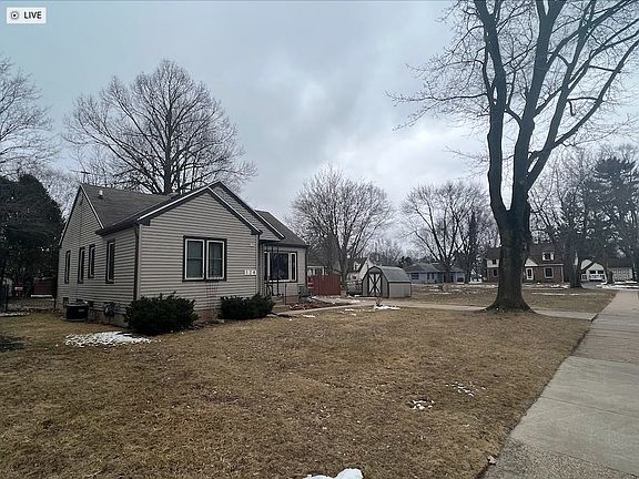 2nd image of 124 Willow St