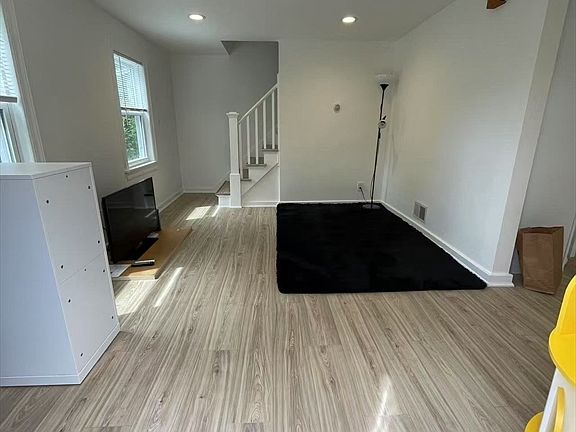 3rd image of 91 Sunnyside Ave #1
