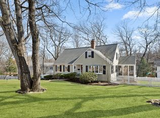 96 Glen Rd, Wellesley, MA 02481