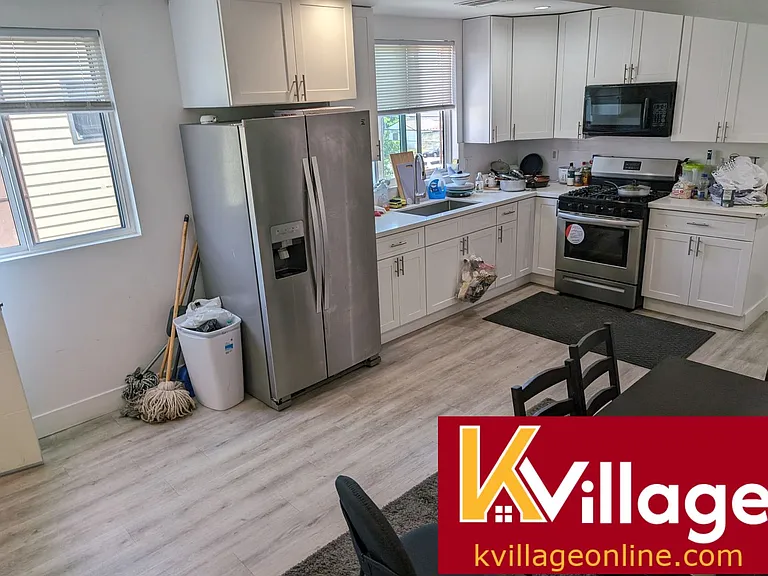 1575 W 37th Pl — Photo 7