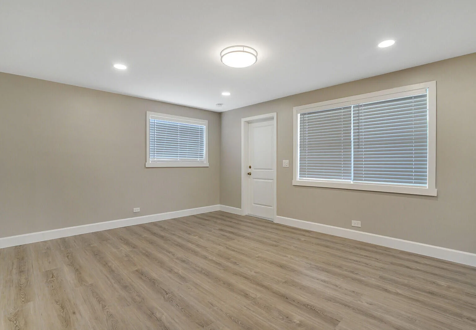 2 bed, 1.0 bath, 957 sqft, $1,900 — Photo 2