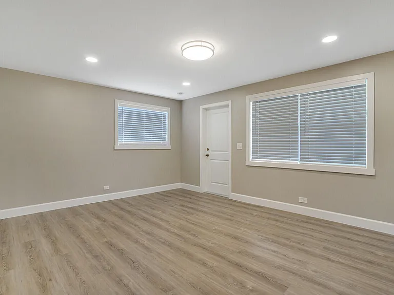 1225 W 10th St #B — Photo 2