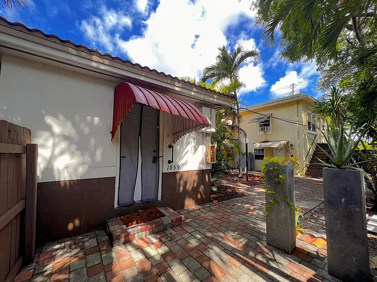 1859 Buchanan St — Photo 4