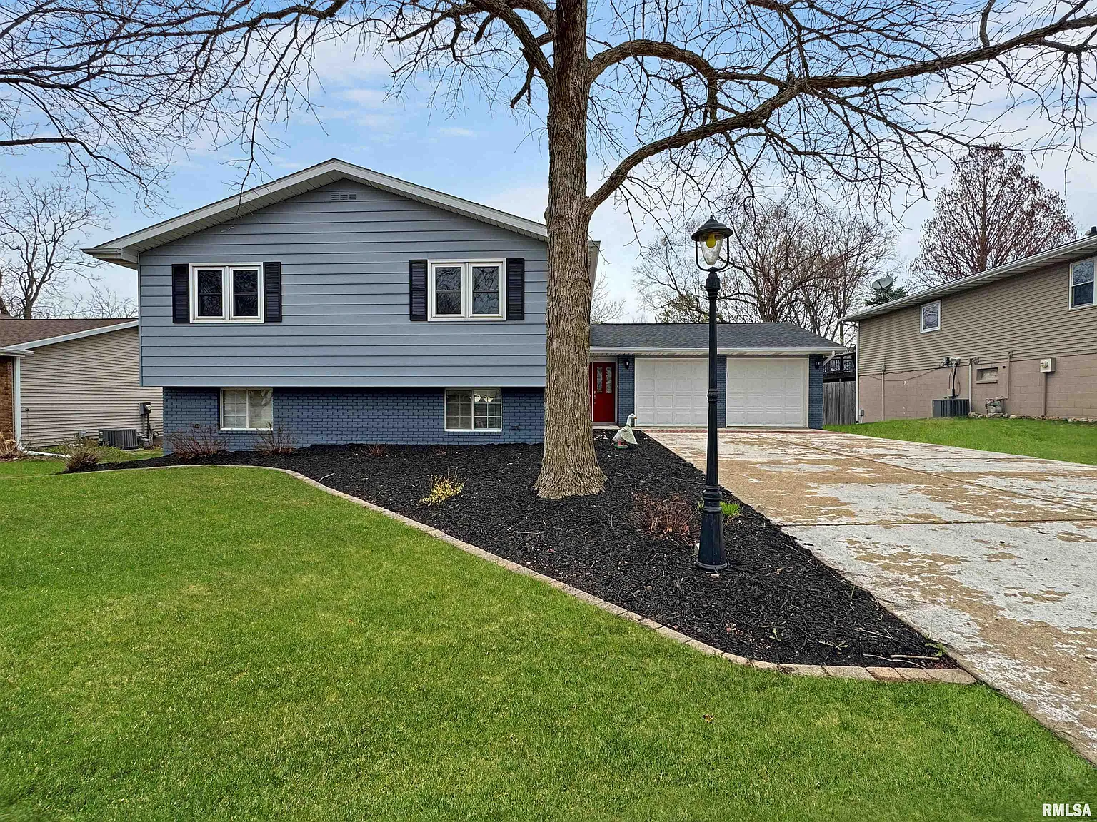 3207 W Chadwick Ln photo 1