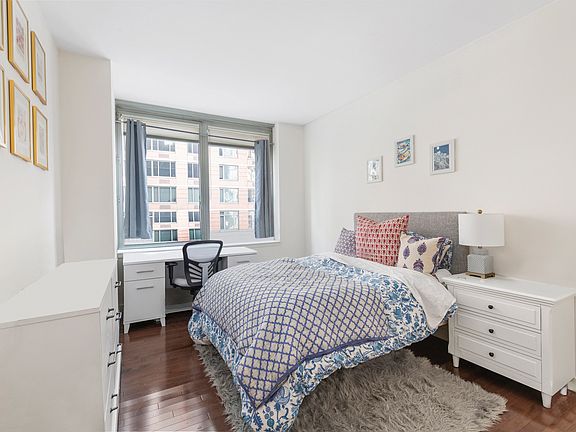 4th image of 225 E 34th St APT 4G