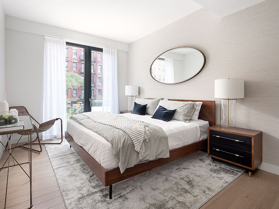 1st image of 500 W 45th St Unit 725