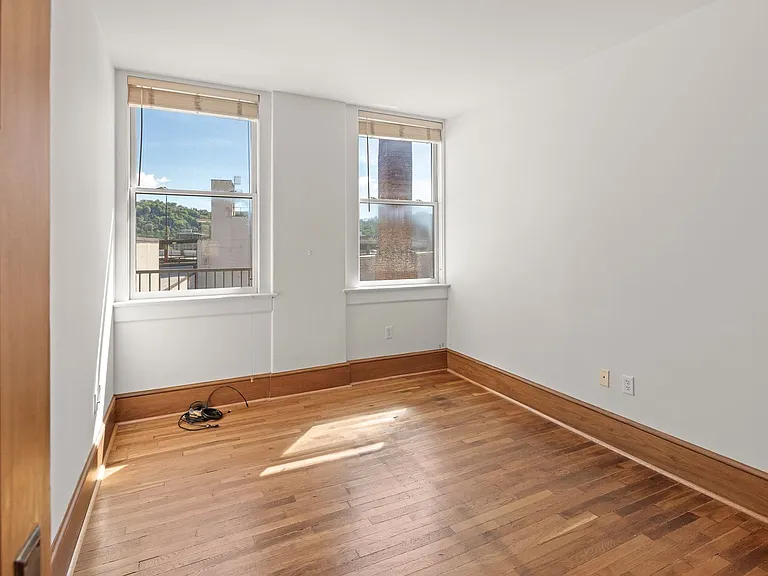 55 1/2 Haywood St #3B — Photo 17
