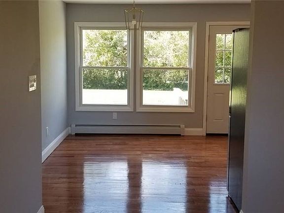 3rd image of 1105 Smith St