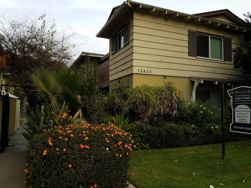 1st image of 13433 Moorpark St APT A