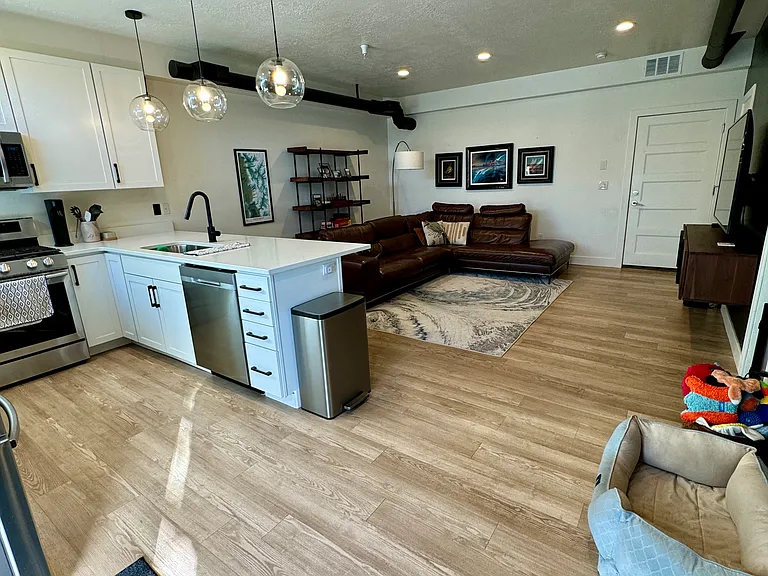 449 N Beaumont Ct — Photo 6
