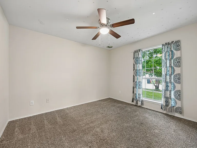 209 Meadow View Ln — Photo 13