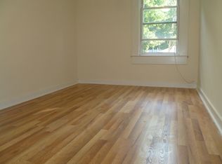 29 Oak St, Bloomingdale, NJ 07403