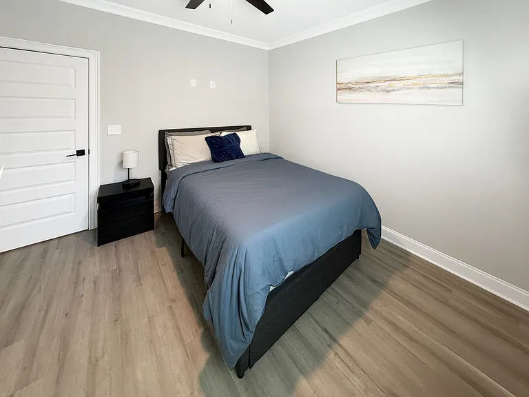 1640 Eastway Dr — Photo 8