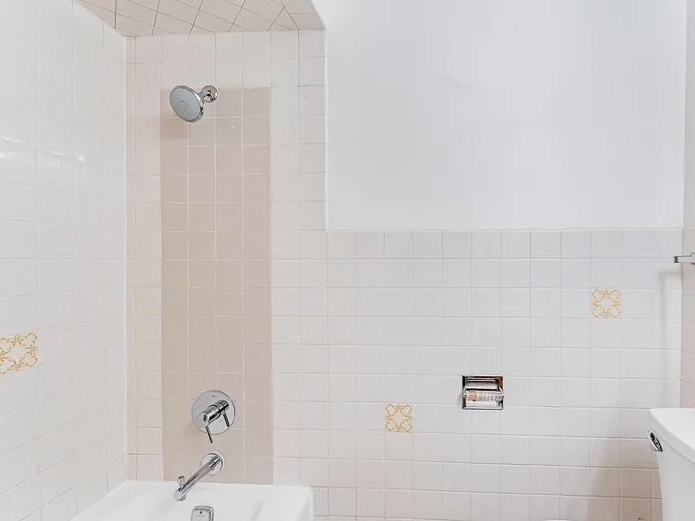 3158 N Neenah Ave #1C — Photo 7
