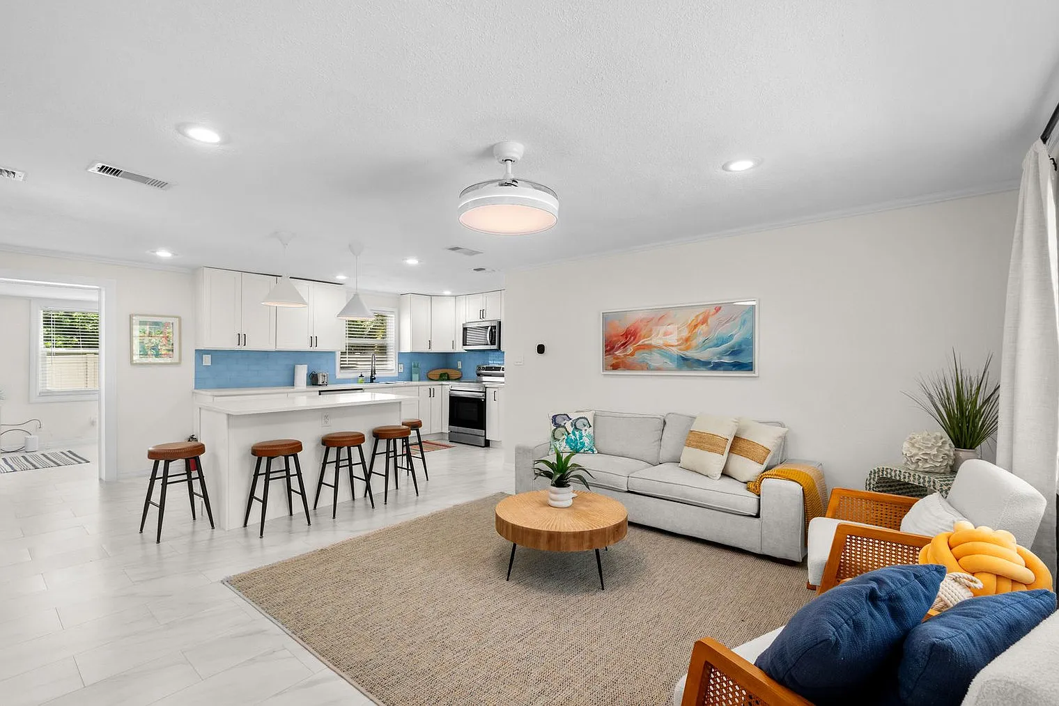 2 bed, 2.0 bath, 21226 sqft, $3,990 — Photo 2