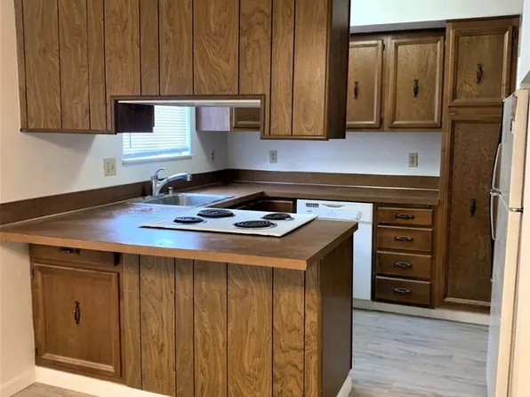 3330 NE 57th Ave APT 8, Vancouver, WA 98661