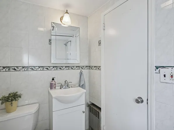 2014 New York Avenue image 18 of 32