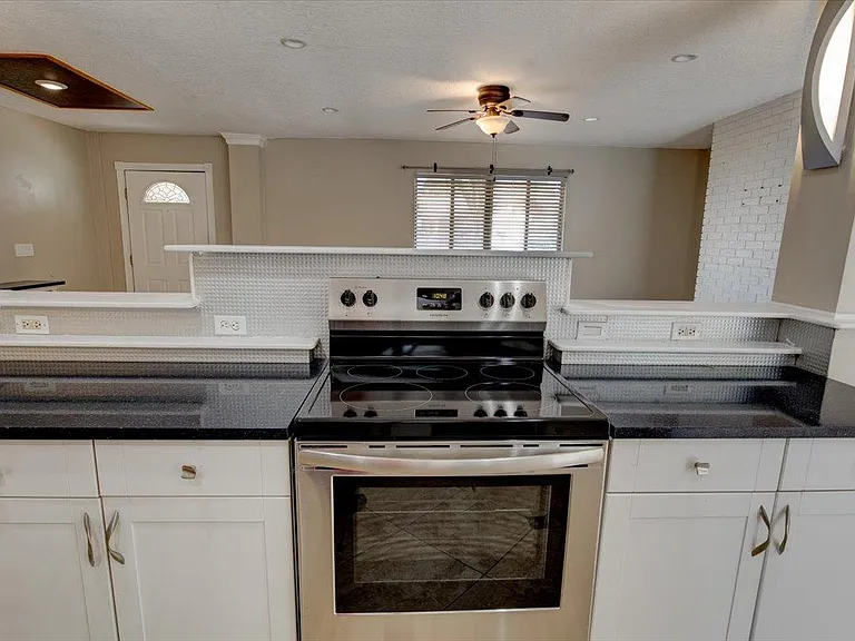 7946 Glen Abbey Cir — Photo 10