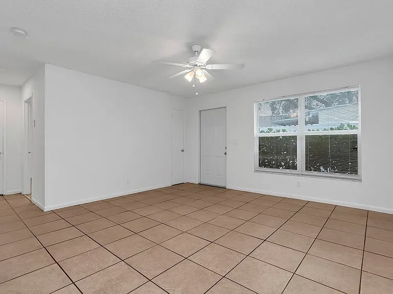 1320 Wellington St #B — Photo 5