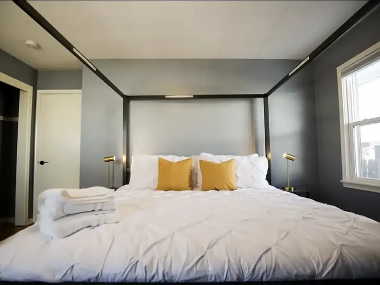 Bedroom 1 King size bed