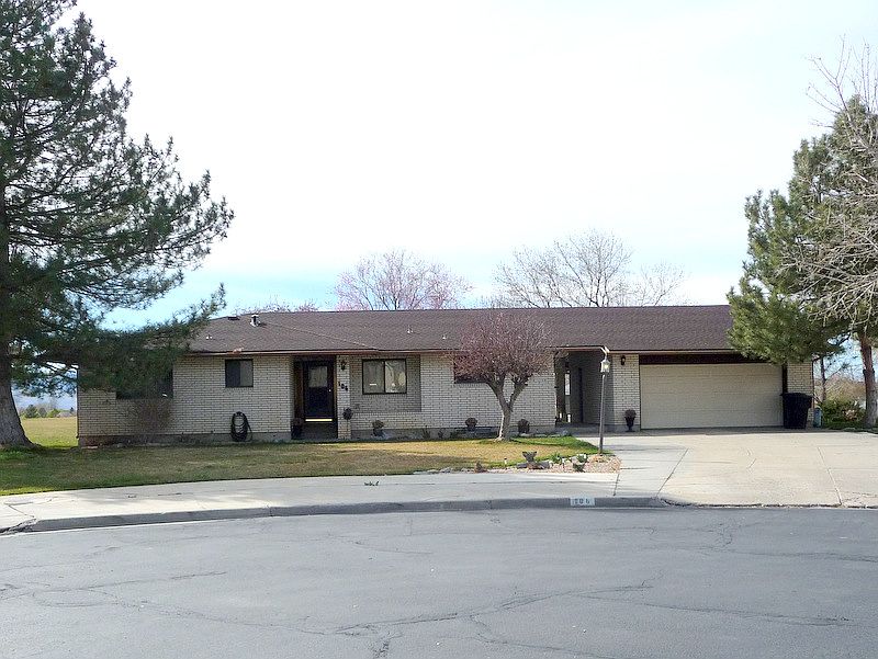 1st image of 106 Country Club Dr