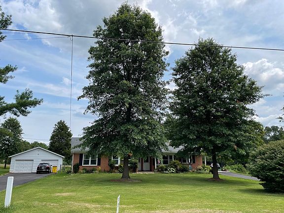 Front of duplex. 416 is left side