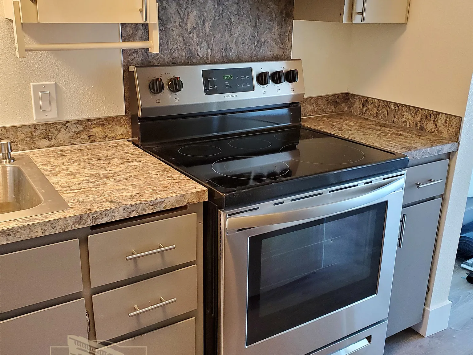 703 Kings Row — Photo 3