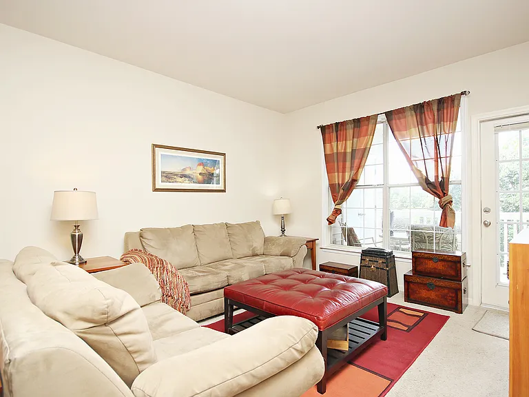 300 Riverbend Dr #4B — Photo 2