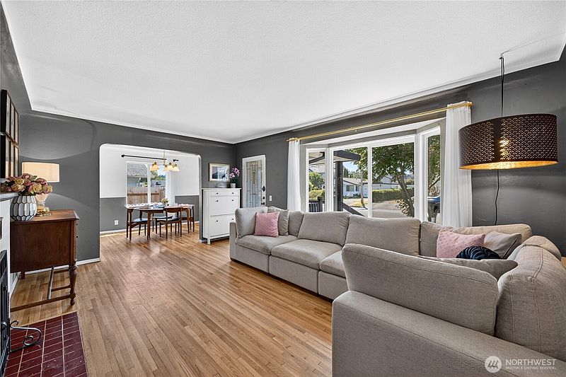 4th image of 607 14th Street SW