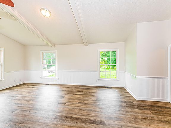 3rd image of 2919 Glebe Rd