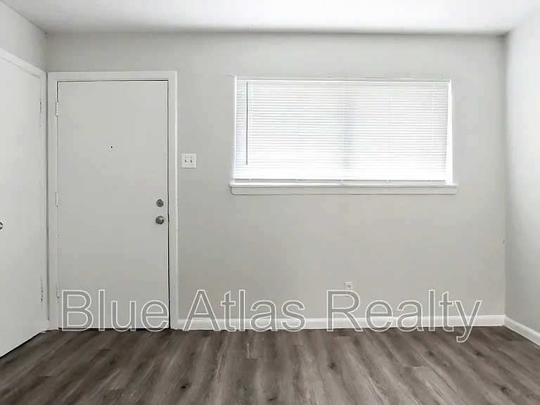 411 E Polk St #1 — Photo 3