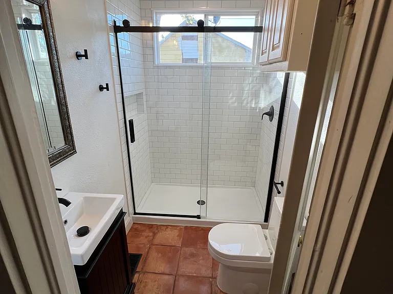 517 W Maple St — Photo 10