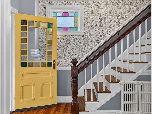 4th image of 92 Roslindale Ave