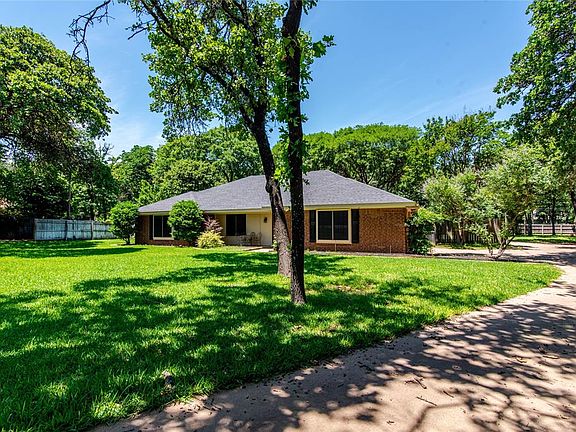 3rd image of 2041 Hickory Hollow Ln
