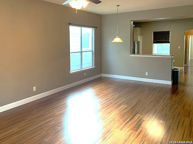 3 bed, 2.0 bath, 1476 sqft, $1,700 — Photo 3